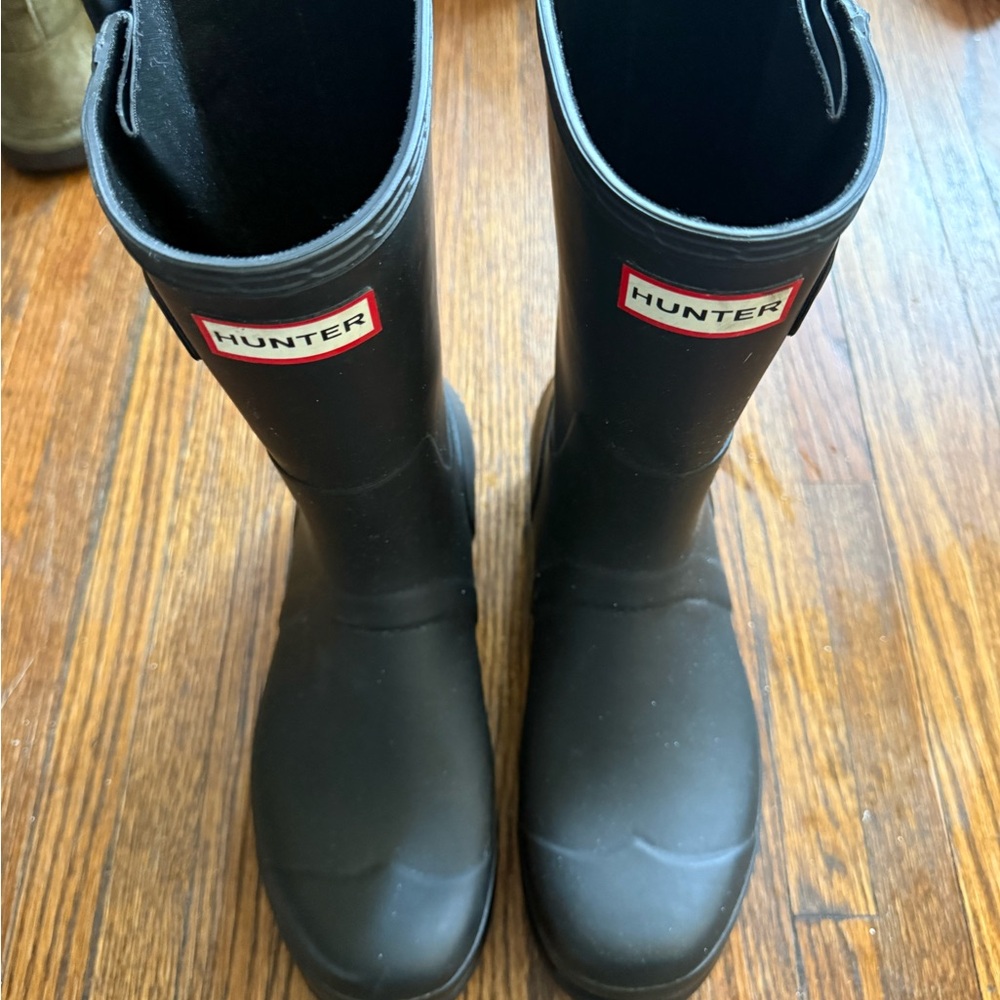 Hunter Black Gloss Rain Boots with Small Red Detail